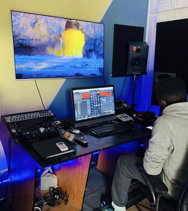 nmk music 6 puzqteselip7k89bfosrme0g940f0q2tw2cjvozy8w